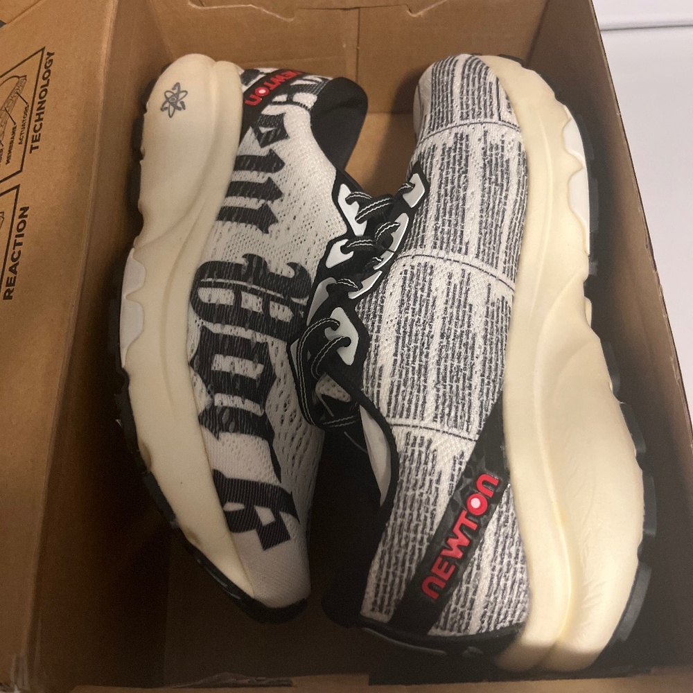 Newton sneaker new in box 8 NYC Isaac 2 Special Edition